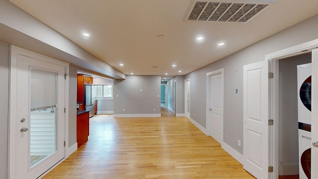 Interior, Recessed Lighting, Washer, Wood Texture Flooring