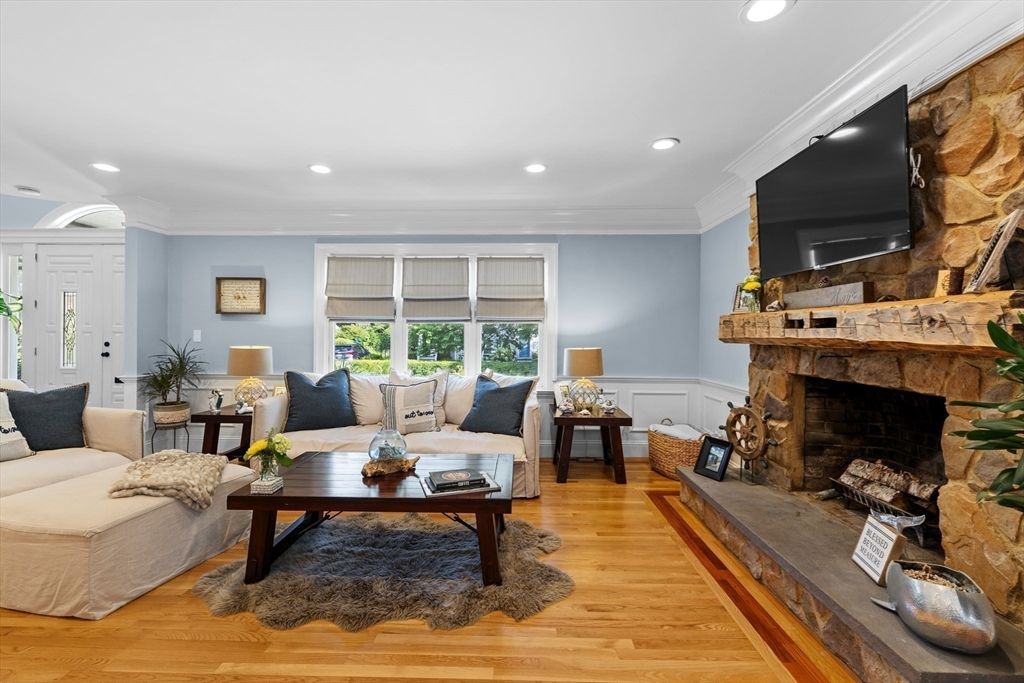Fireplace, Interior, Living room, Recessed Lighting, Wood Texture Flooring