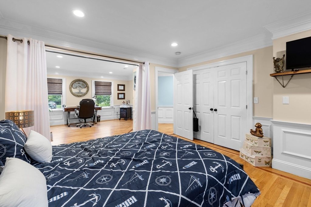 Bedroom, Home Office, Interior, Recessed Lighting, Wood Texture Flooring