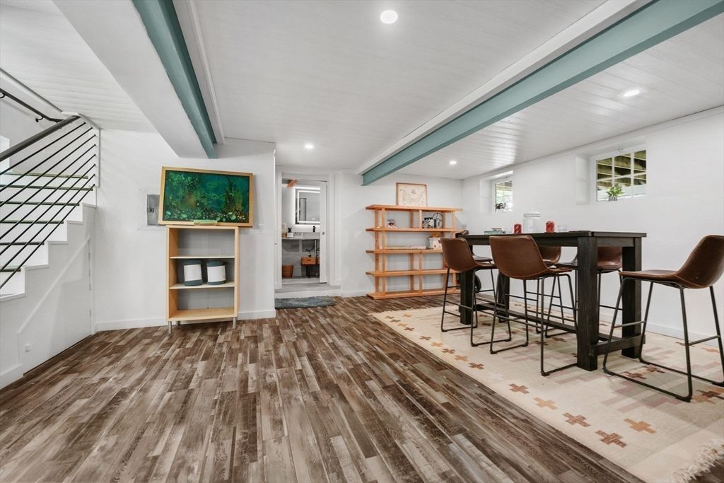 Interior, Recessed Lighting, Wood Texture Flooring