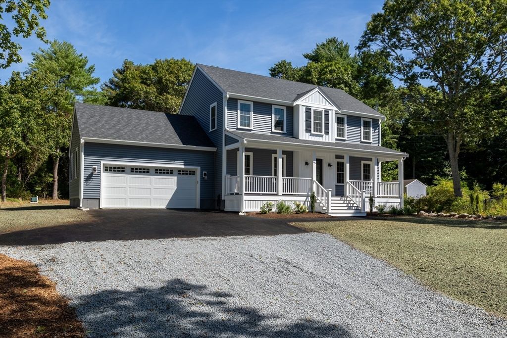 Attached, Exterior, Facade, Farmhouse
