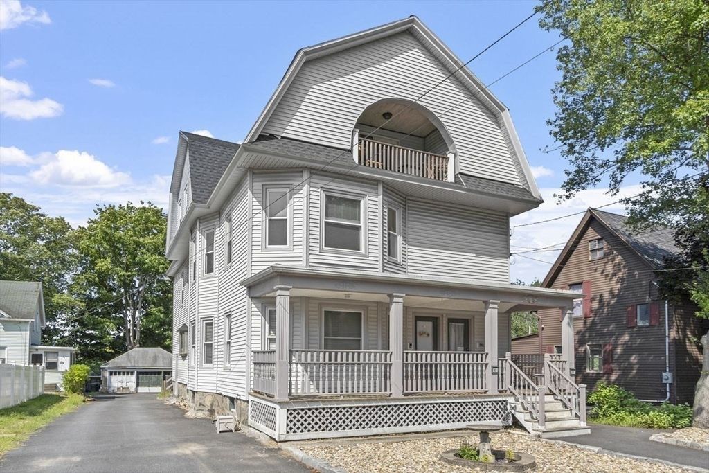 Exterior, Facade, Queen Anne Victorian