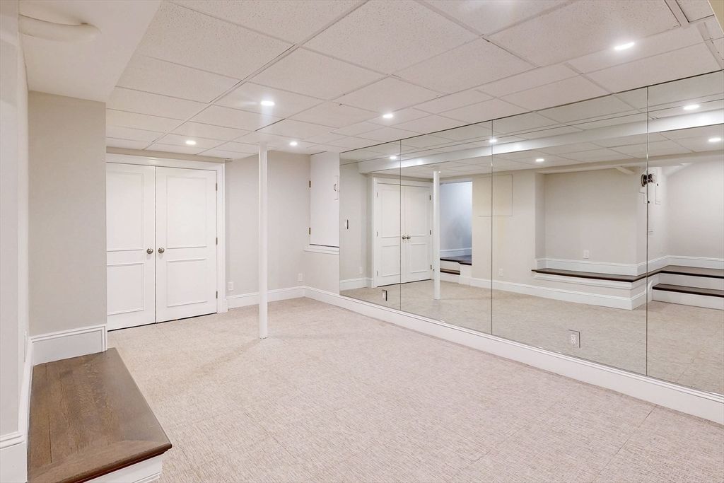 Empty room, Interior, Recessed Lighting