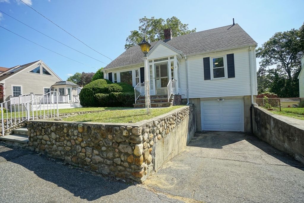 Attached, Exterior, Facade, Cape Cod