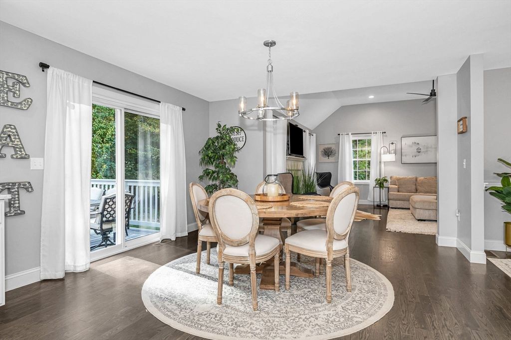 Chandelier, Dining room, Interior, Living room, Recessed Lighting, Wood Texture Flooring