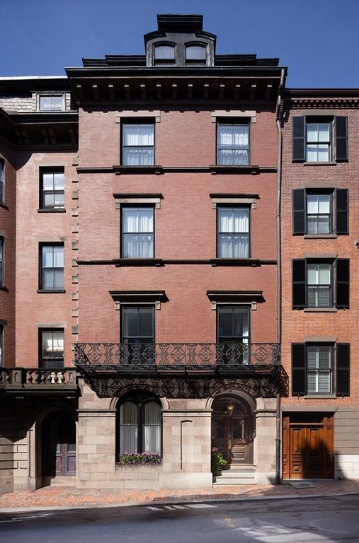 Exterior, Facade, Brick Facade, Rowhouse