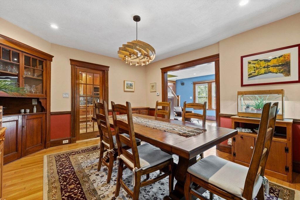 Chandelier, Dining room, Interior, Recessed Lighting, Wood Texture Flooring