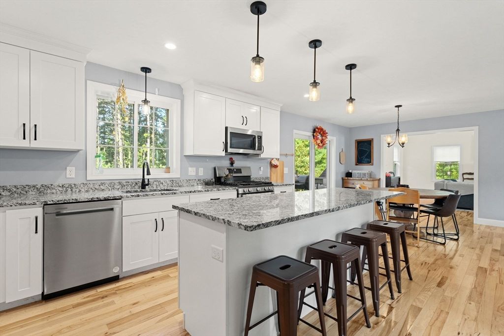 Dining room, Interior, Kitchen, Pendant Lights, Recessed Lighting, Wood Texture Flooring
