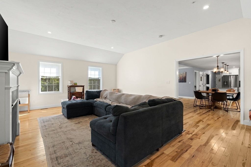 Chandelier, Dining room, Interior, Kitchen, Living room, Recessed Lighting, Wood Texture Flooring