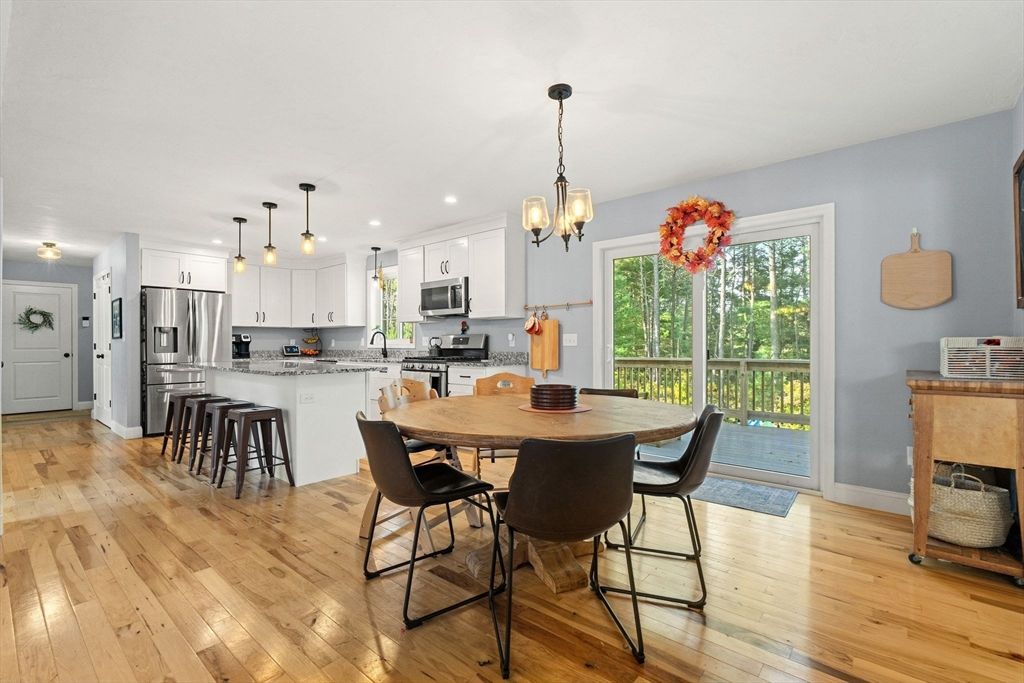 Dining room, Interior, Kitchen, Pendant Lights, Recessed Lighting, Stainless Steel Appliances, Wood Texture Flooring