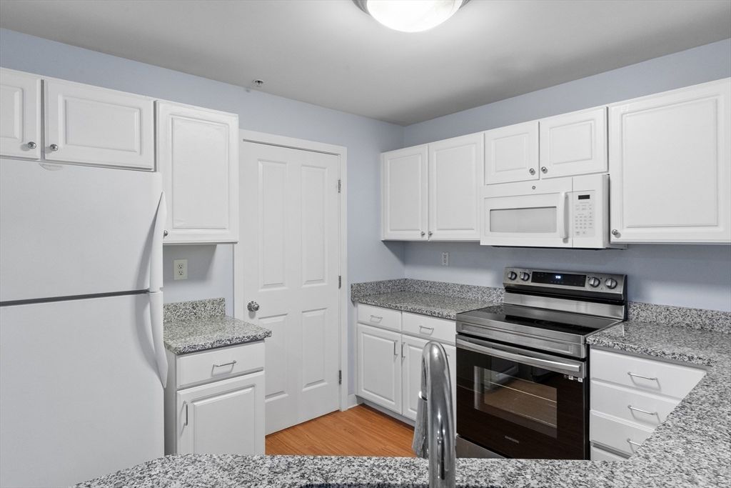 Interior, Kitchen, Stainless Steel Appliances, Washer, Wood Texture Flooring