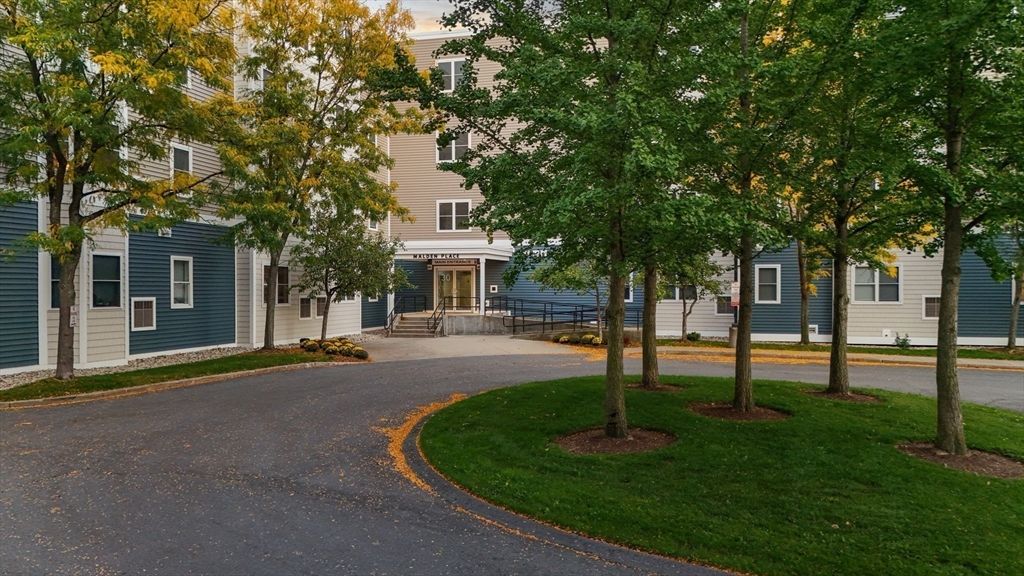Exterior, Facade, Rowhouse