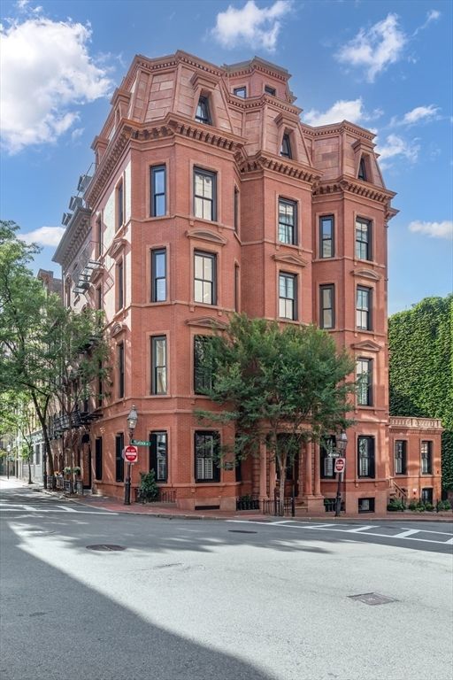 Exterior, Facade, Brownstone