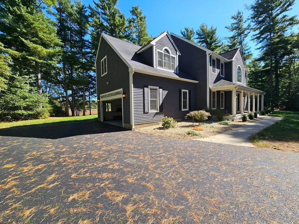 Attached, Exterior, Facade, Cape Cod