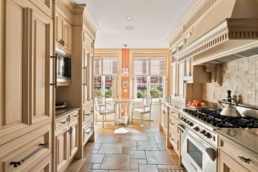 Dining room, Interior, Kitchen, Recessed Lighting, Stainless Steel Appliances