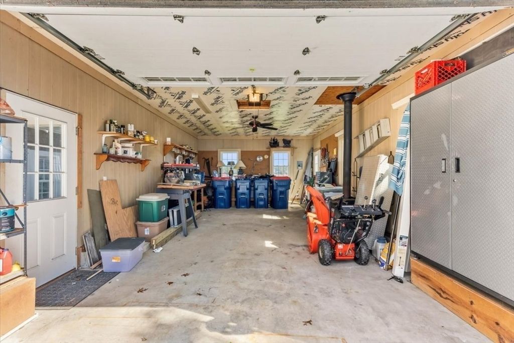 Garage, Interior