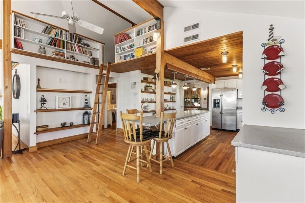 Dining room, Interior, Kitchen, Stainless Steel Appliances, Wooden Beams, Wooden Ceilings, Wood Texture Flooring