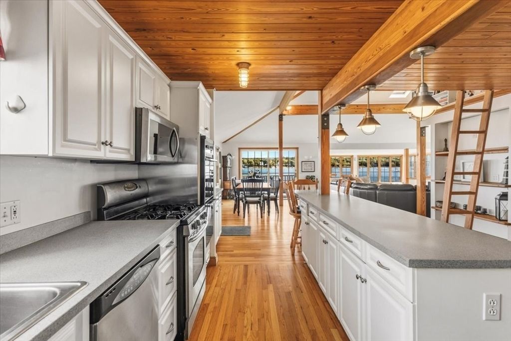 Dining room, Interior, Kitchen, Pendant Lights, Wooden Beams, Wooden Ceilings, Wood Texture Flooring