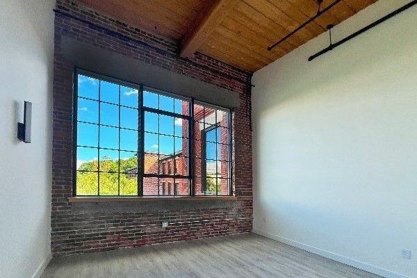 Empty room, Interior, Wooden Beams, Wooden Ceilings
