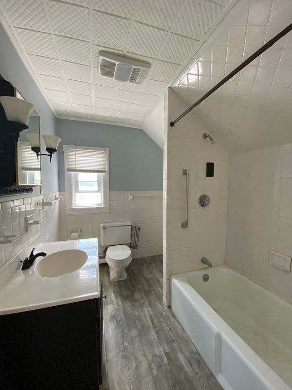 Bathroom, Dual Sink Vanities, Interior, Wood Texture Flooring