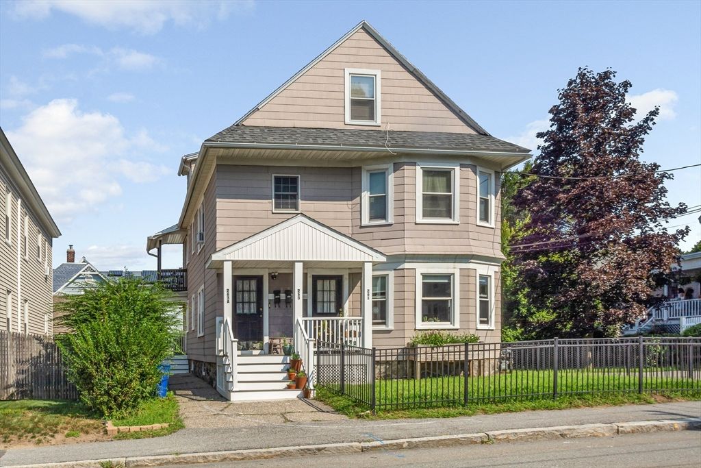 Exterior, Facade, Queen Anne Victorian
