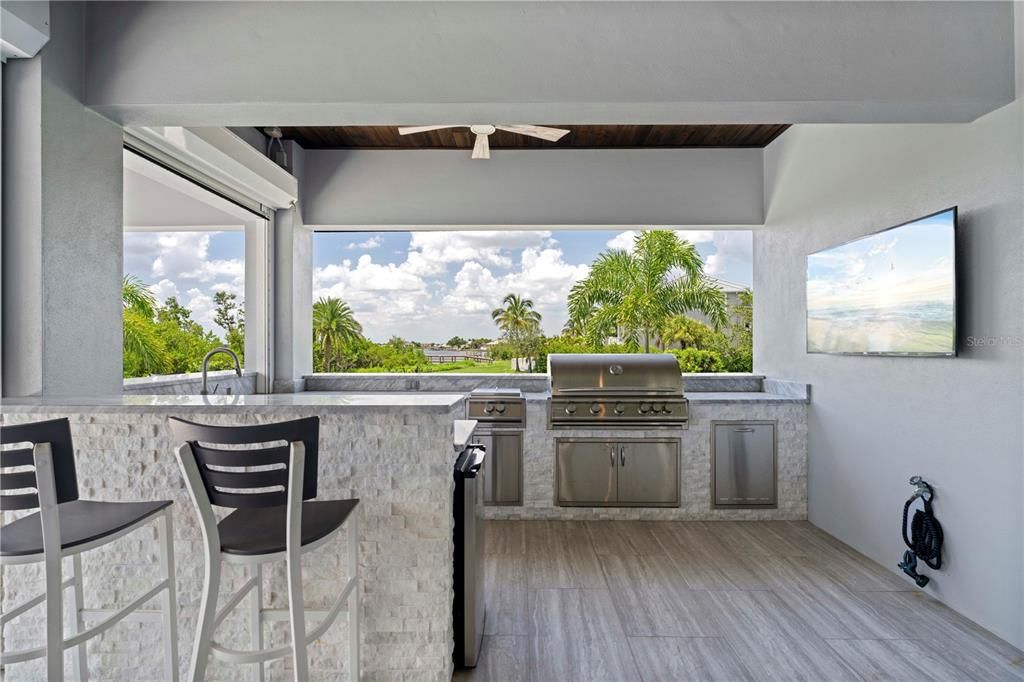 Exterior, Outdoor Kitchen