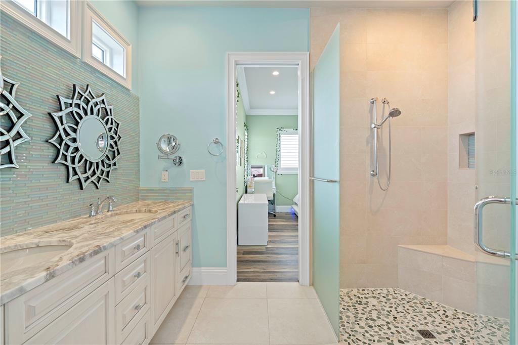 Bathroom, Dual Sink Vanities, Interior, Recessed Lighting