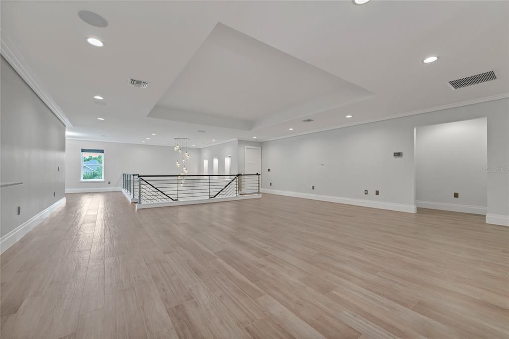 Empty room, Interior, Recessed Lighting, Wood Texture Flooring