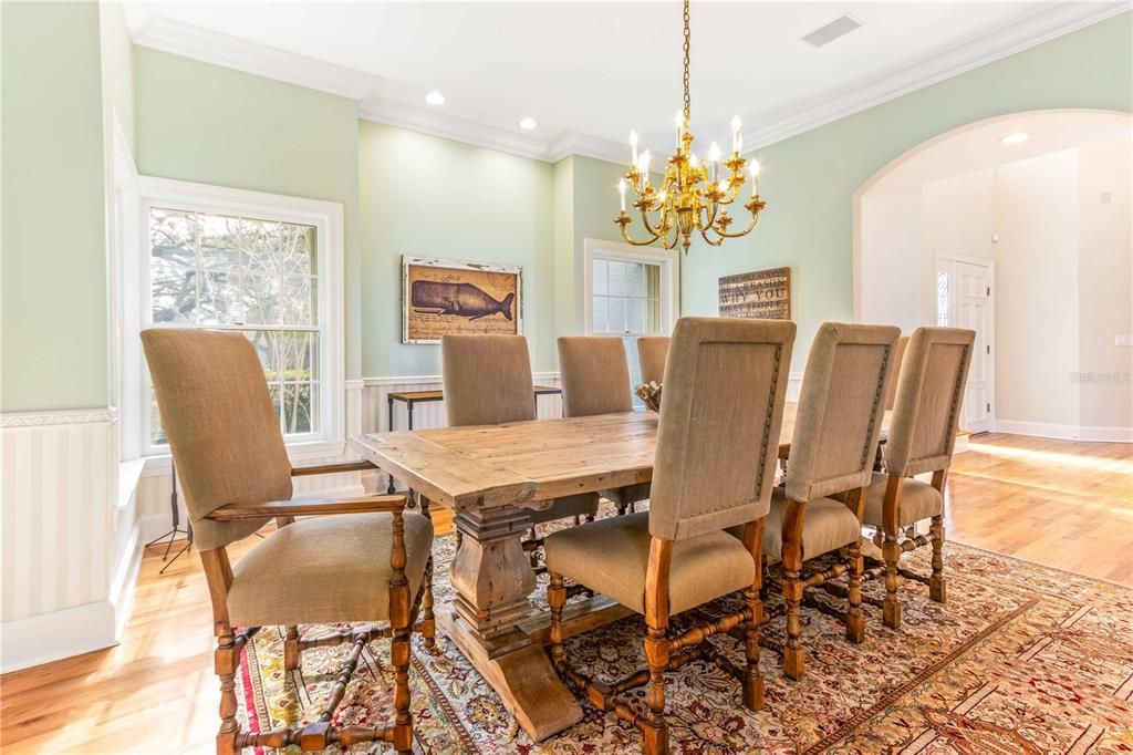 Chandelier, Dining room, Interior, Recessed Lighting, Wood Texture Flooring