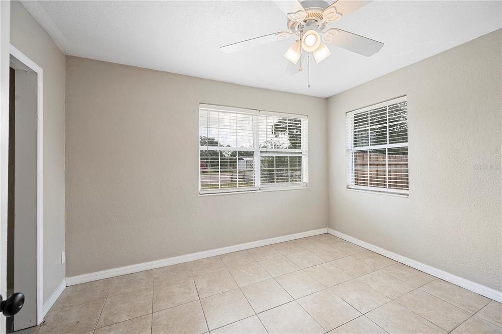 Empty room, Interior