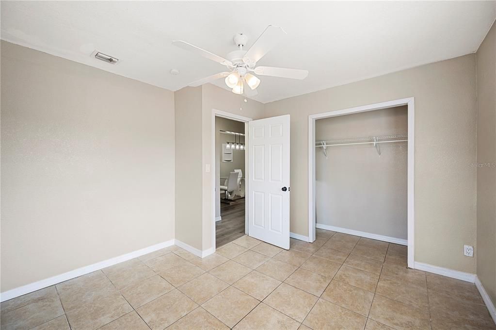 Empty room, Interior, Walk-in Closets