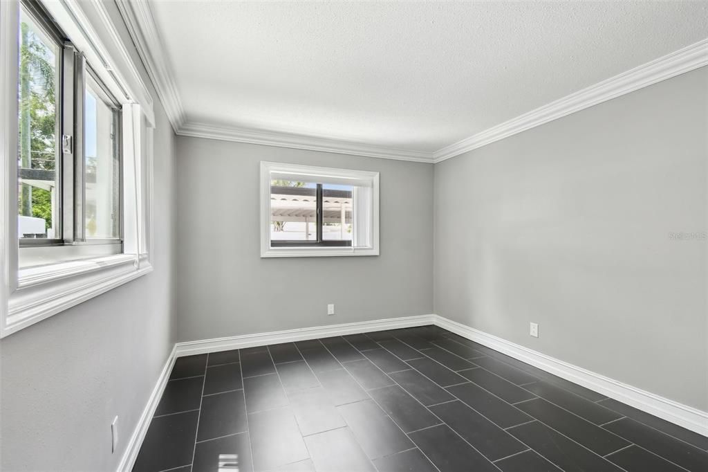 Empty room, Interior