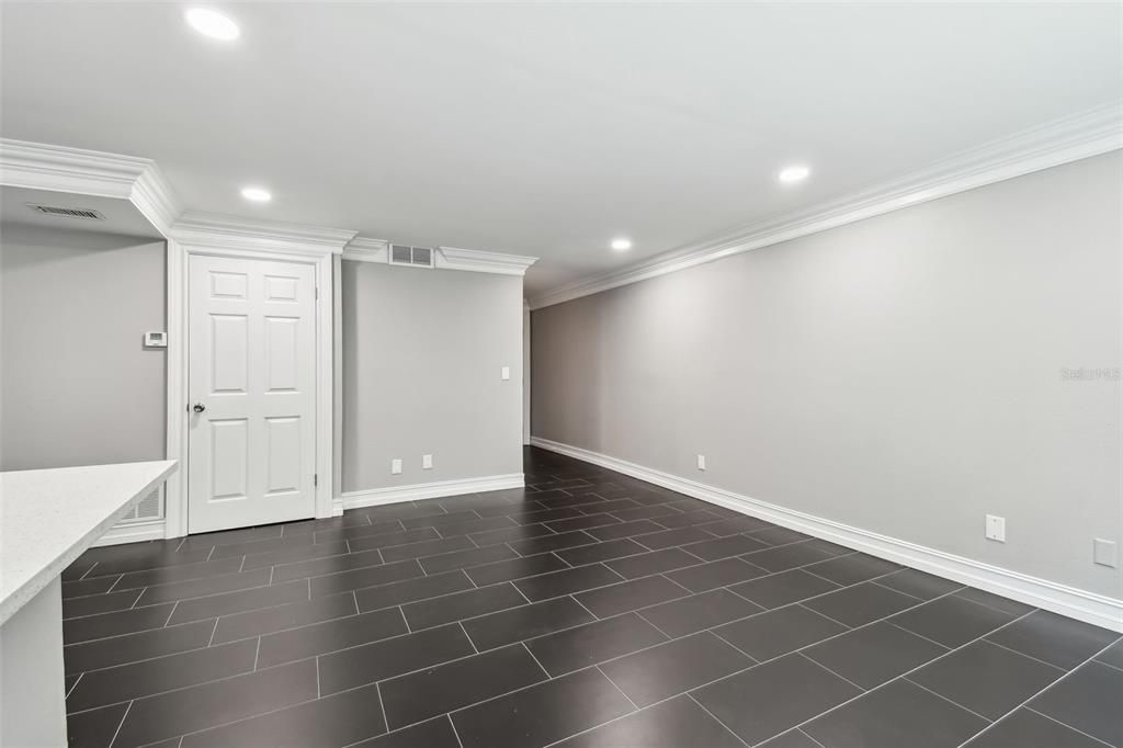 Empty room, Interior, Recessed Lighting