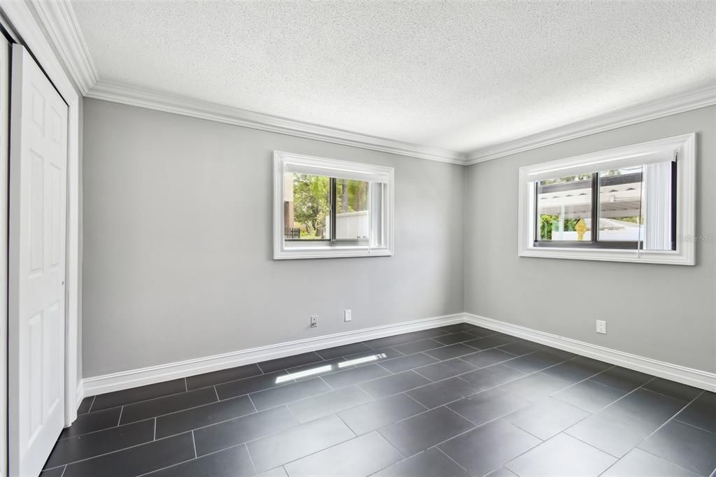 Empty room, Interior