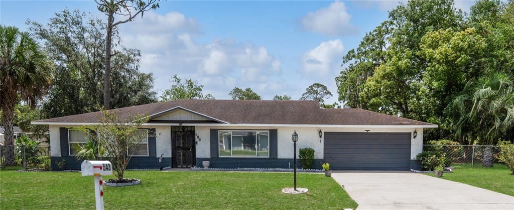 Attached, Exterior, Facade, Ranch