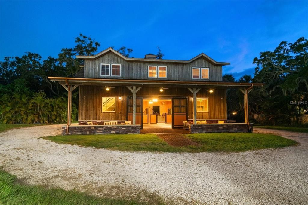 Exterior, Facade, Farmhouse