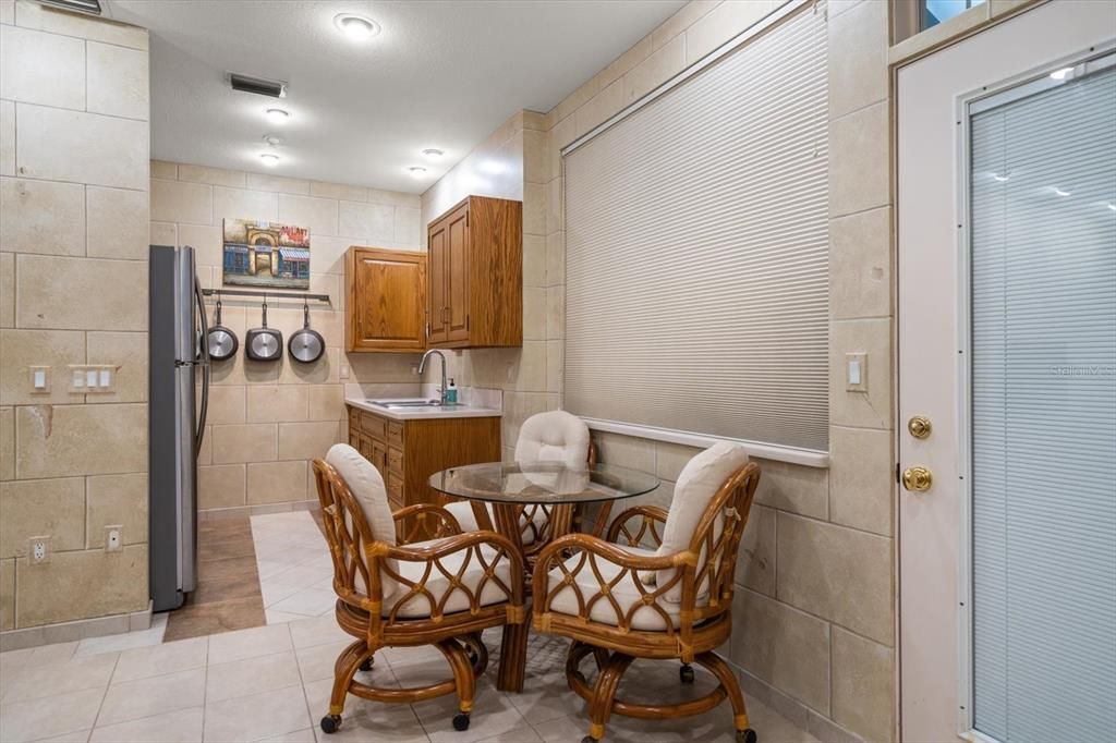 Dining room, Interior, Kitchen, Recessed Lighting