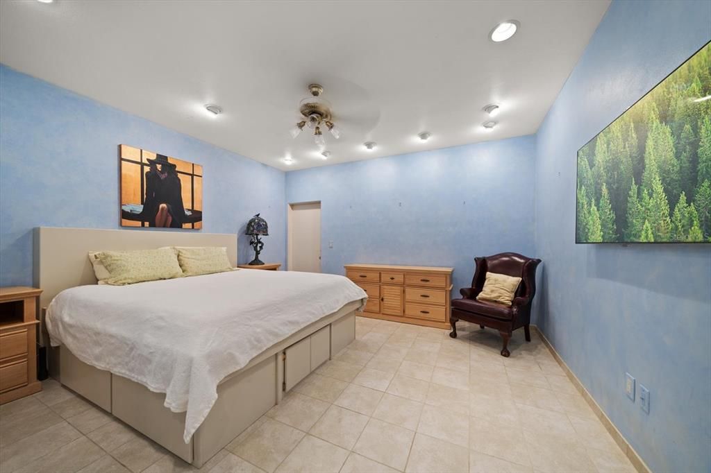 Bedroom, Interior, Recessed Lighting