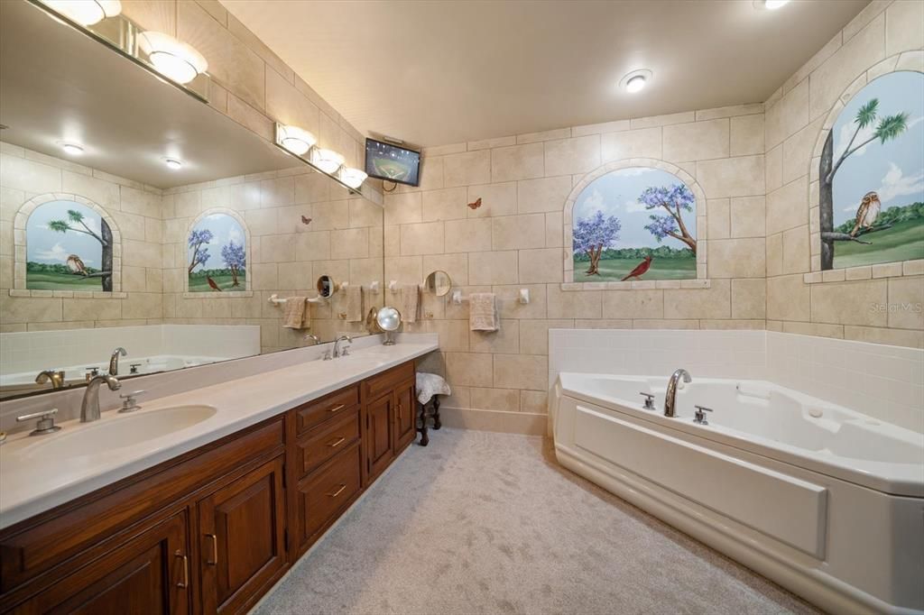 Bathroom, Dual Sink Vanities, Interior, Recessed Lighting