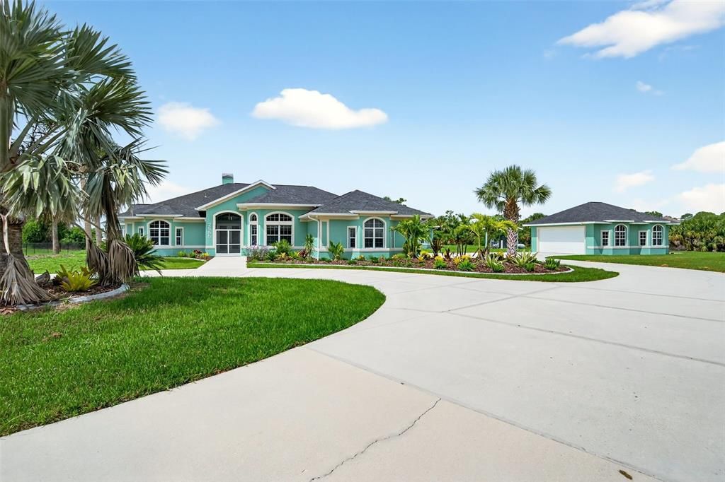 Backyard, Exterior, Facade, French Provincial