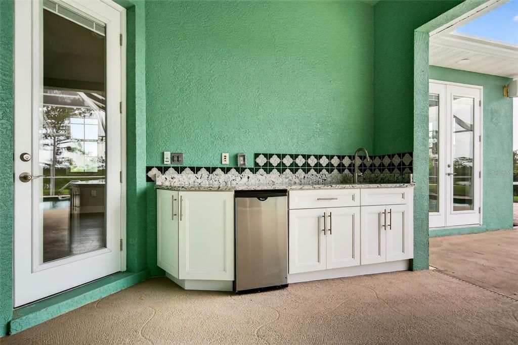 Exterior, Outdoor Kitchen