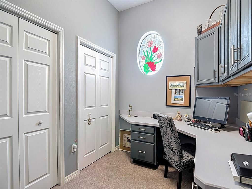 Home Office, Interior