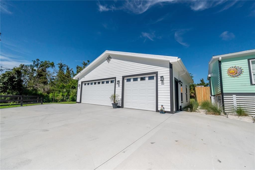 Detached Garage, Exterior