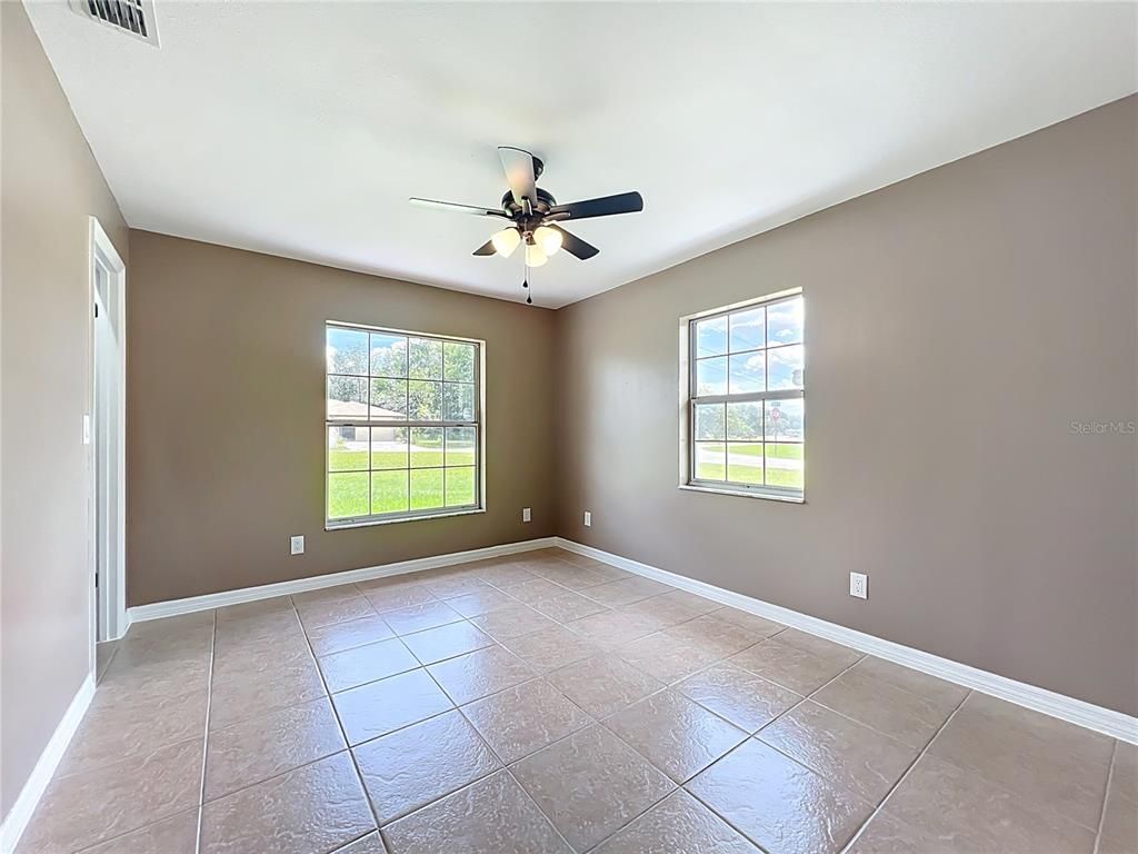 Empty room, Interior