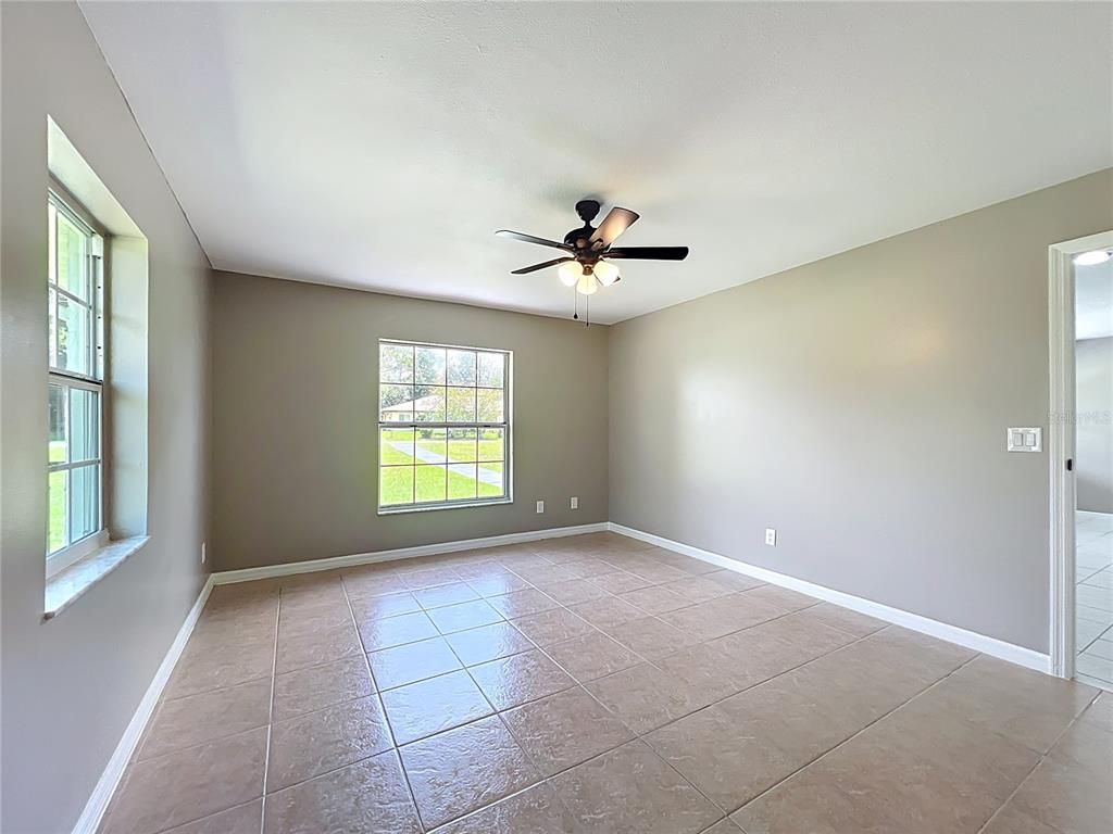 Empty room, Interior