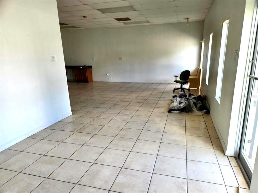 Empty room, Interior