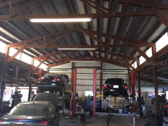 Garage, Interior, Wooden Beams