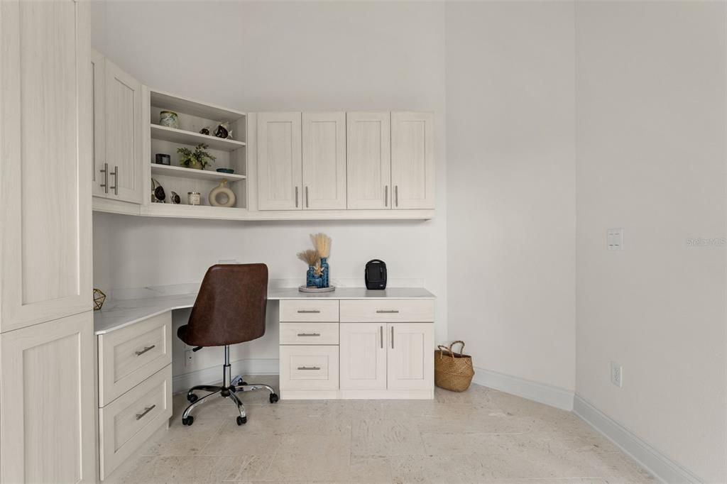 Home Office, Interior