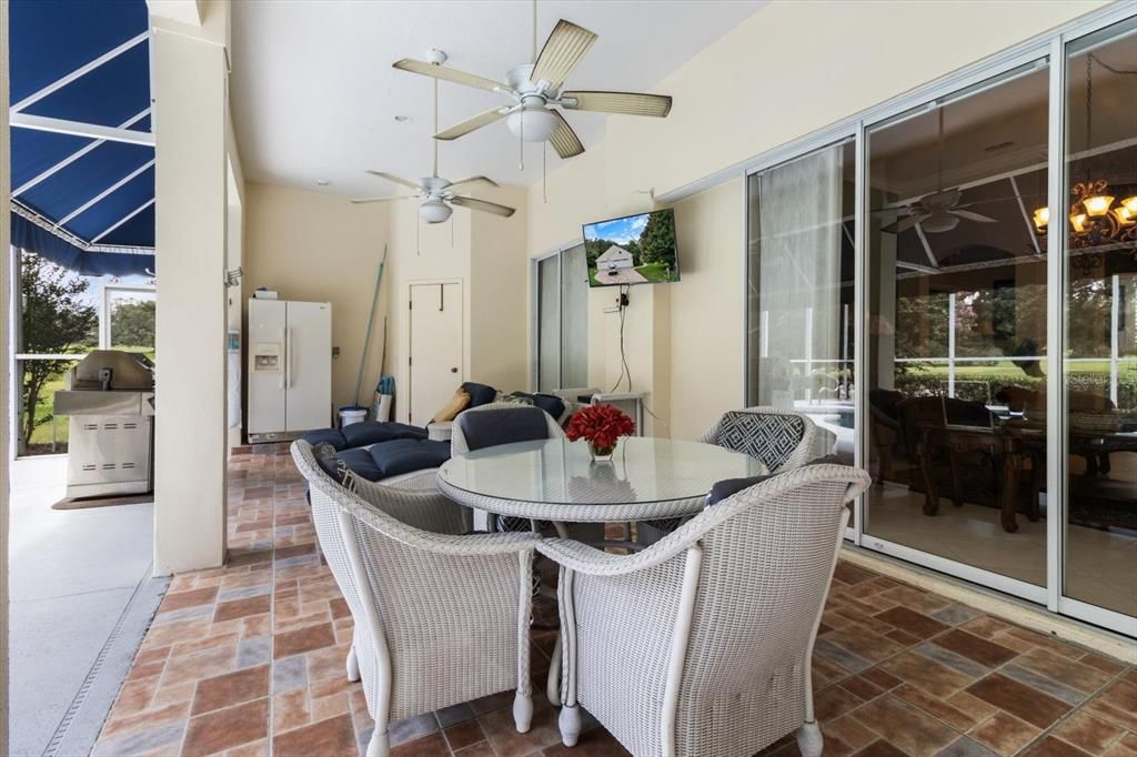 Dining room, Exterior