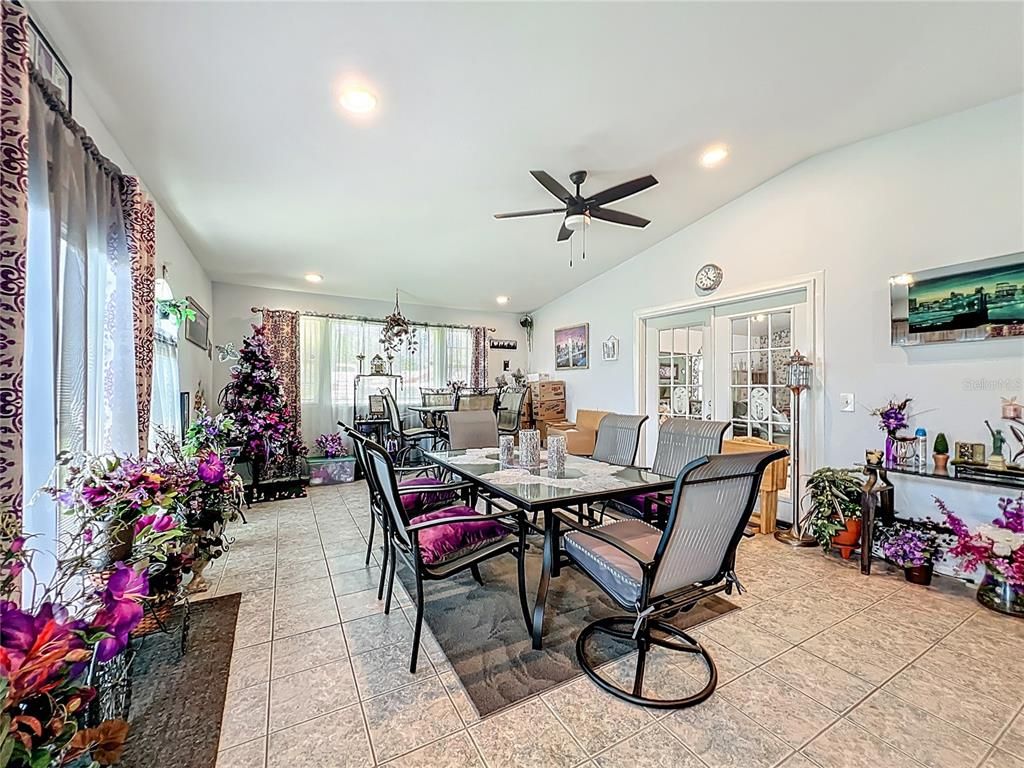 Dining room, Interior, Recessed Lighting